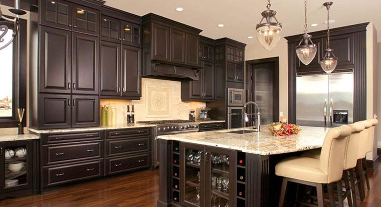 nice kitchen with lots of cabinets
