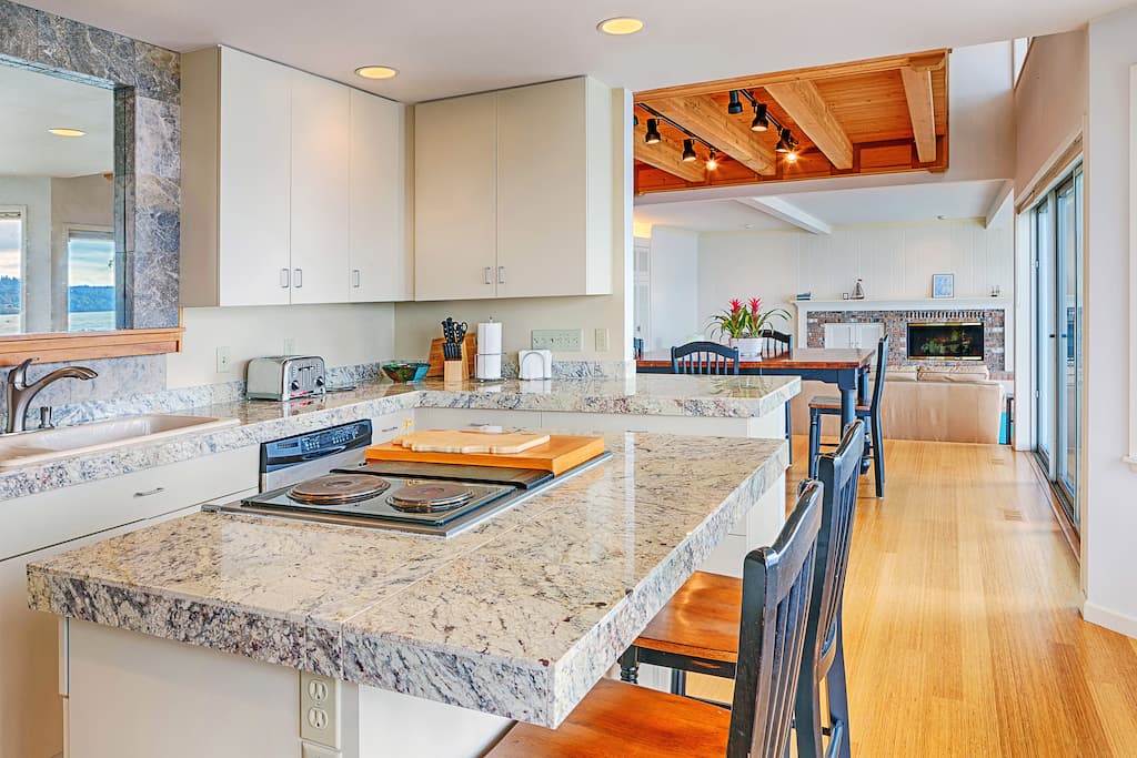 Granite Countertop in a Modern Kitchen 