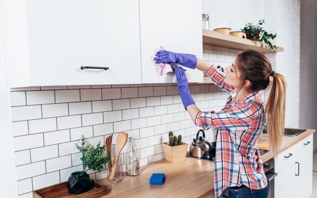 Clever Tricks for Cleaning Kitchen Cabinets