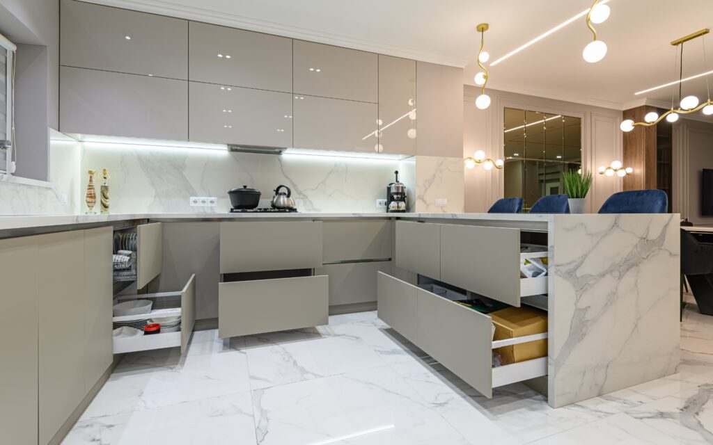 Helpful Layout Tips for Kitchen Cabinets: Storage Hacks